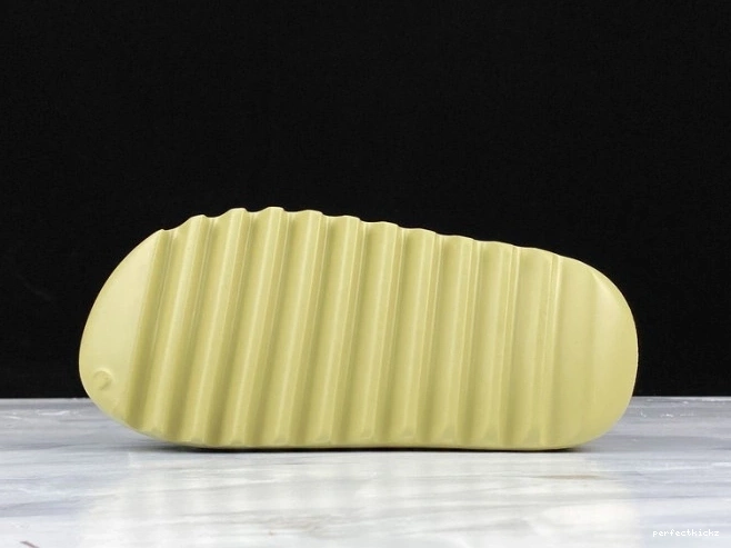 'Resin' Yeezy Adidas Slides FX0494 0806